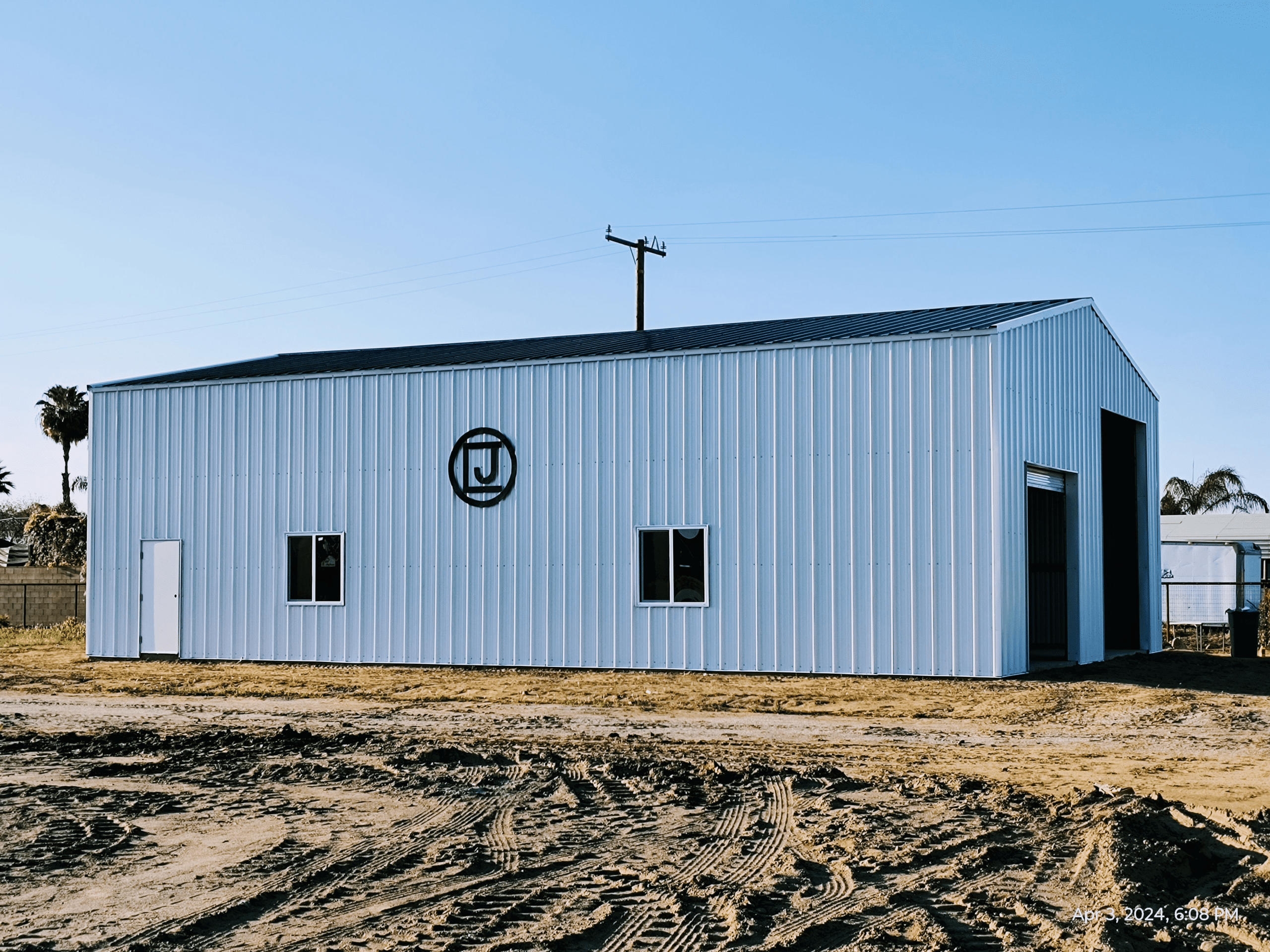 Steel leslie building